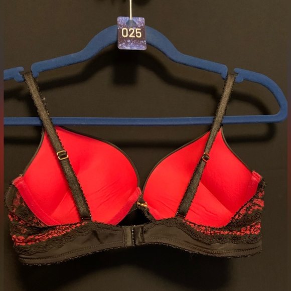 Black and red brassiere - Picture 3 of 6